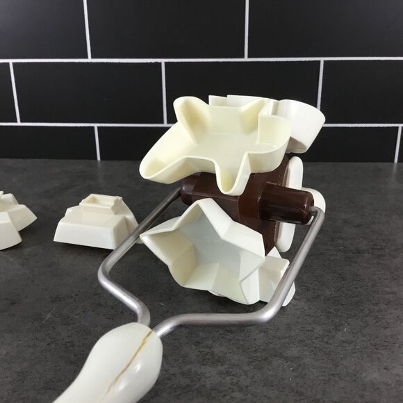 Vintage West German Cookie Cutter Wheel 10 Shapes Rolling Baking Tool 1980s - Picture 6 of 9